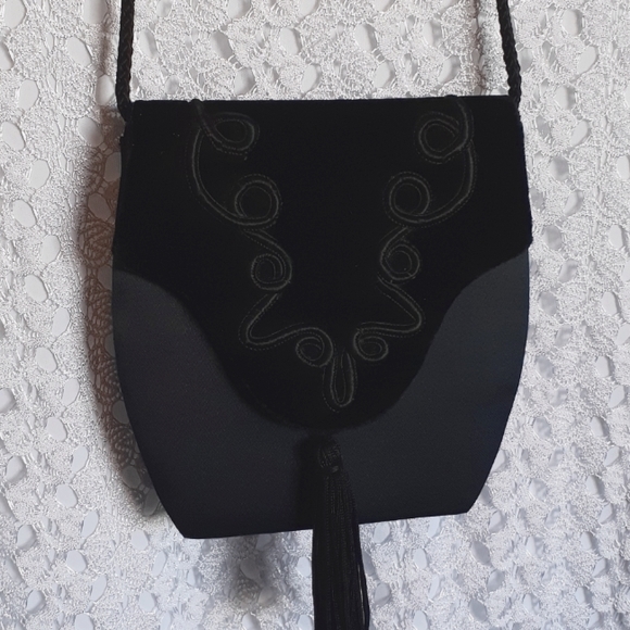 Vintage Small Black Velvet / Satin Evening Bag - Picture 4 of 8